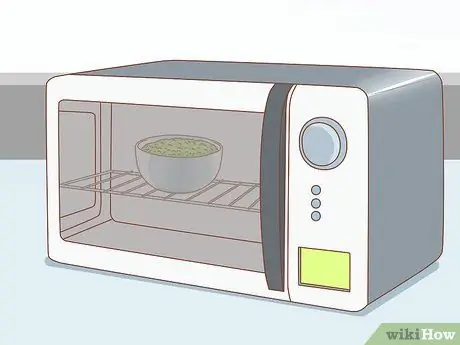 Покормить Betta Fish горохом Шаг 2