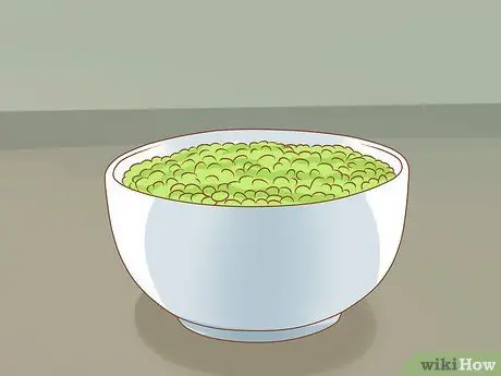 Покормить Betta Fish горохом Шаг 3