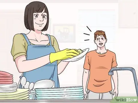 Приди к парню, не расстраивая его Шаг 11