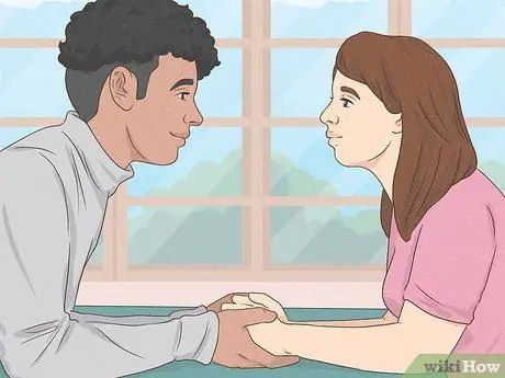 Заставьте девушку с проблемами доверия доверять вам Шаг 1