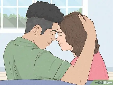 Заставьте девушку с проблемами доверия доверять вам Шаг 4