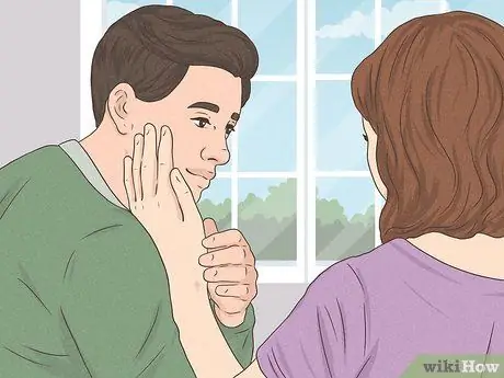 Заставьте девушку с проблемами доверия доверять вам Шаг 7