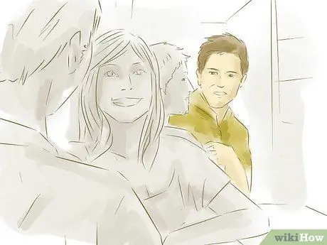 Незаметно смотрят на кого-то Шаг 5