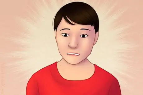 Испуганный человек в красном