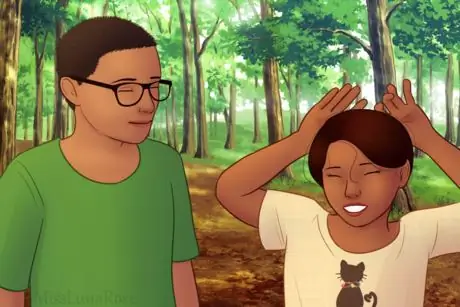 Человек слушает счастливого аутичного друга