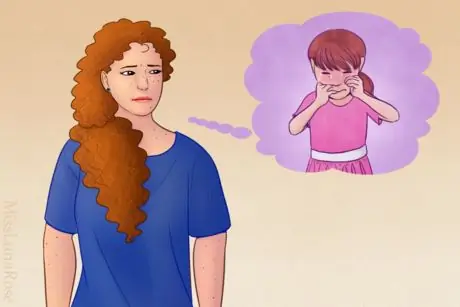 Рыжая беспокоится о плачущем ребенке