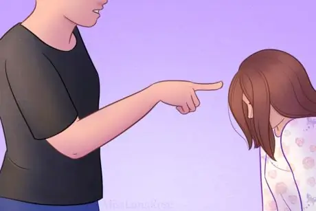 Взрослый критикует молодых подростков