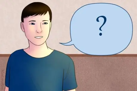 Человек в синем задает вопрос