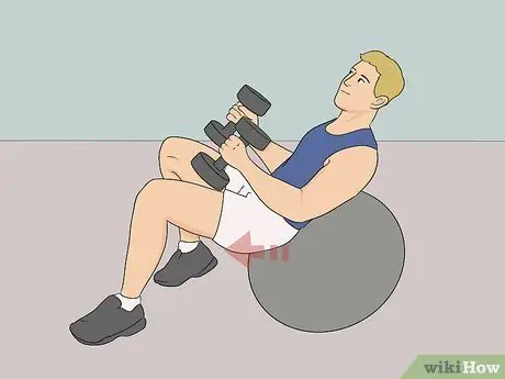 Жим гантелей от груди с мячом в балансе Step 2