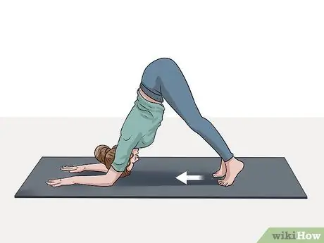 Выполняйте стойку на предплечьях, шаг 2