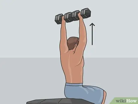 Выполните жим гантелей в стиле милитари, шаг 03