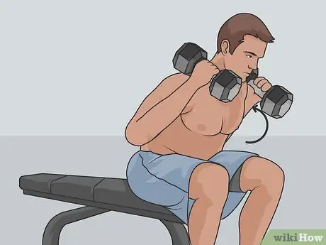 Выполните жим гантелей в стиле милитари, шаг 04