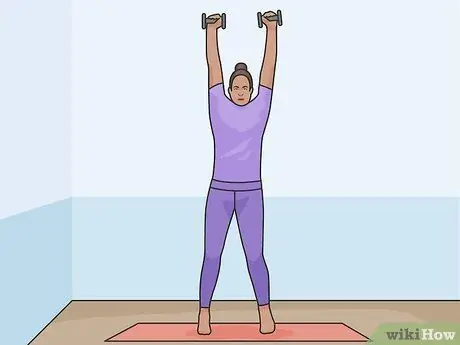 Выполните жим гантелей в стиле милитари, шаг 08