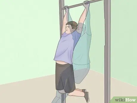 Выполняйте подтягивания с киппингом, шаг 10