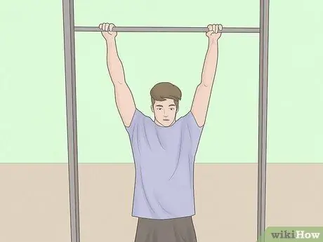 Выполняйте подтягивания с киппингом, шаг 9