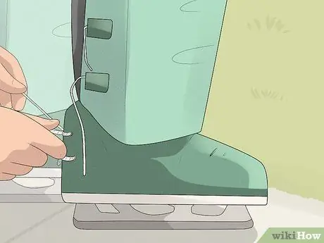 Поставьте вратарские щитки на шаг 7