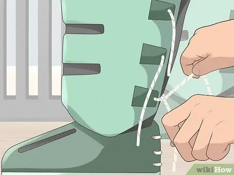 Поставьте вратарские щитки на шаг 8