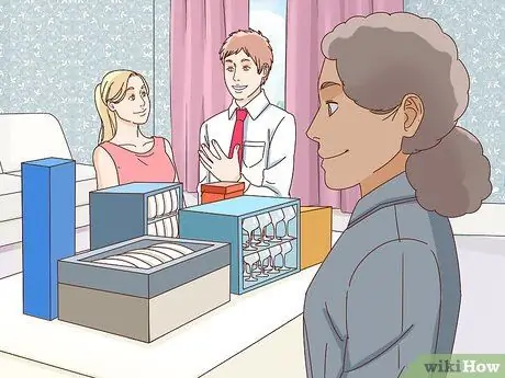 Планируйте презентацию подарков перед шотландской свадьбой Шаг 12