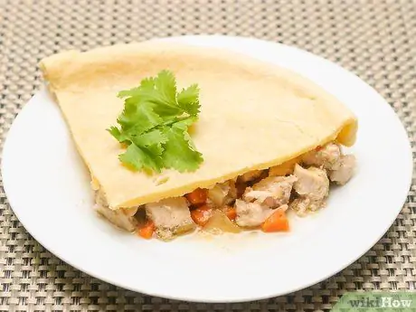 Приготовить финальный пирог с курицей в горшочке на сковороде Приготовить финальный пирог с курицей в горшочке на сковороде