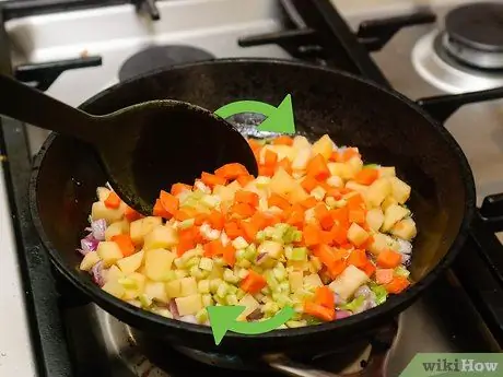 Приготовить пирог с курицей в горшочке на сковороде Шаг 8 Приготовить пирог с курицей в горшочке на сковороде Шаг 8