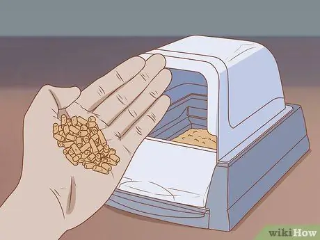 Следите за тем, чтобы помет не скапливался в лапах вашей кошечки Шаг 3