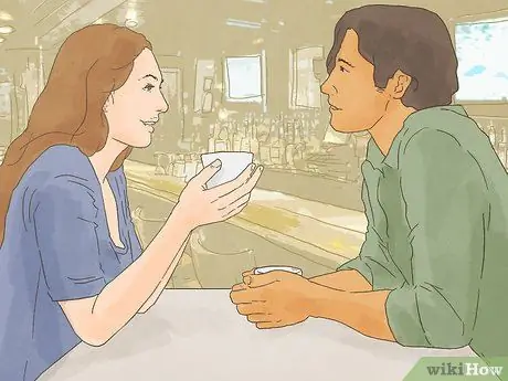 Поцелуй девушку при первой встрече, шаг 1