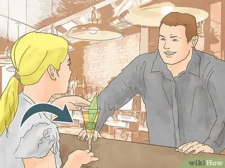 Поцелуй девушку при первой встрече Шаг 6