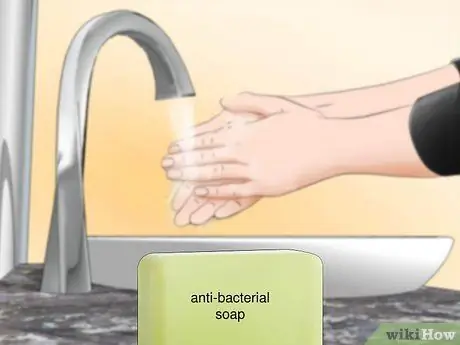 Лечите укусы инфицированных насекомых в домашних условиях Шаг 2