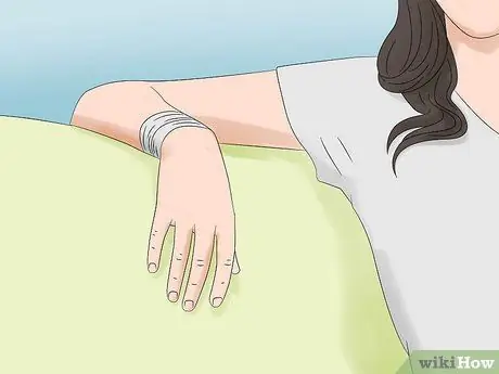 Лечите укусы инфицированных насекомых в домашних условиях Шаг 8