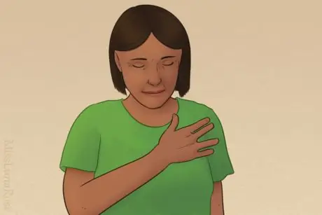 Женщина средних лет принимает чувства