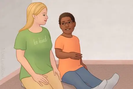 Женщина и человек с гномами Talk