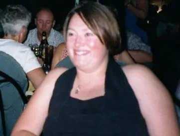 Женщину загипнотизировали кольцом в животе, она похудела на 25 кг