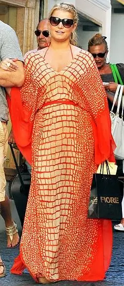 Проблема не в цвете: не подходит ни фасон, ни рисунок