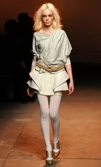 Белые колготки снова в моде