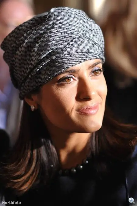 Сальма Хайек в аудитории шоу Стеллы Маккартни