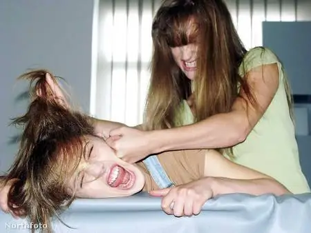 Красивые девушки яростнее борются за свои права