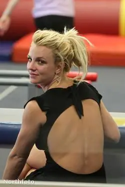 Бритни вернулась, и она шлюха