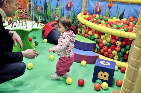 Куда деть ребенка, где о нем будут заботиться?