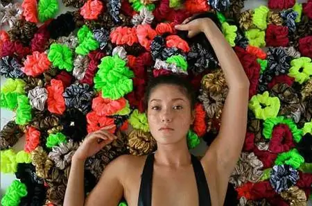 Вновь появились гигантские вычурные резинки для волос