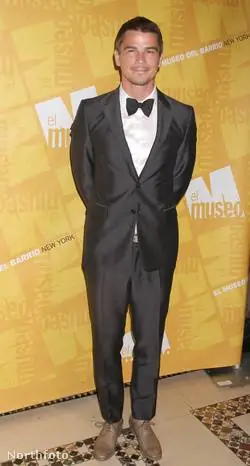 Это не мило, если рабочий человек светит голыми щиколотками