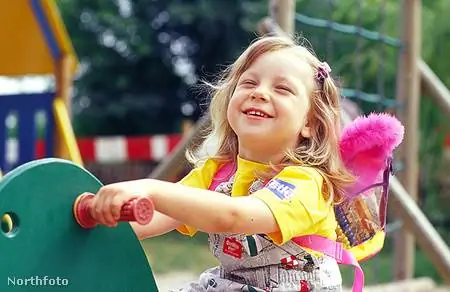 Еще много детских площадок требуют ремонта