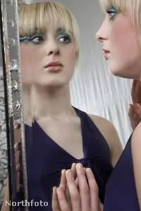 женщина зеркало грустное 16370051