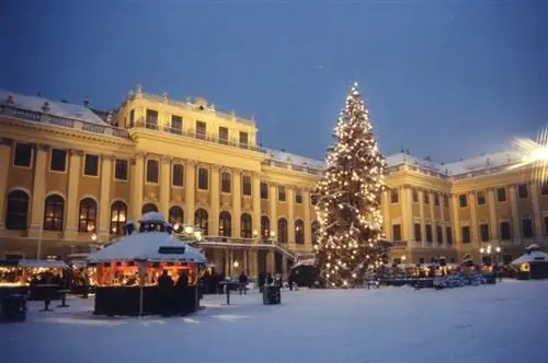 Три самых известных рождественских базара в Вене