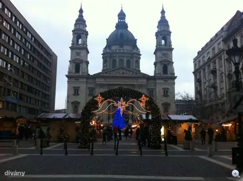 Адвент в Базилике: сказочный жук, полсвиньи и подписка на Blikk