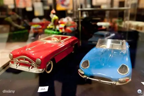 Социалистическая фабрика игрушек: от поддельного Duplo до Moon Rocket