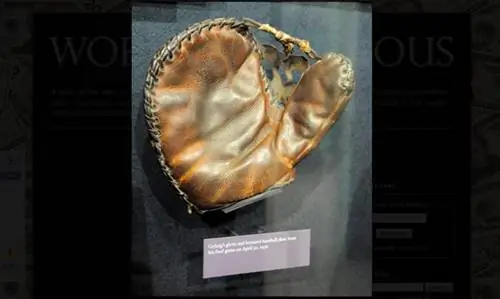 Вы даже можете купить пару перчаток по цене двух роскошных квартир