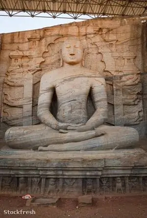 Stockfresh 1294406 древний-сидящий-будда-изображение