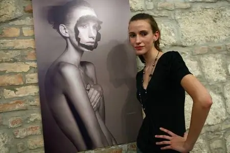 19-летняя венгерская модель то мальчишеская, то горячая