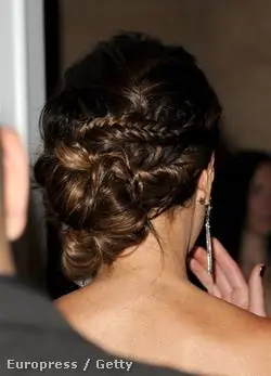 Попробуйте самый простой модный трюк с волосами – заплетите косички