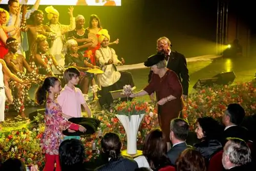 Торжественное открытие - каждый день мероприятия будут проходить культурные шоу